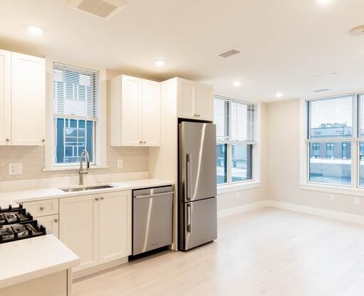 1 bed, 1 bath, 625 sqft, $3,350, Unit 305