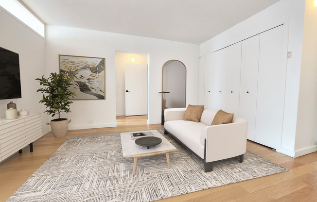 4 beds, 2 baths, 1,300 sqft, $7,500, Unit 17F