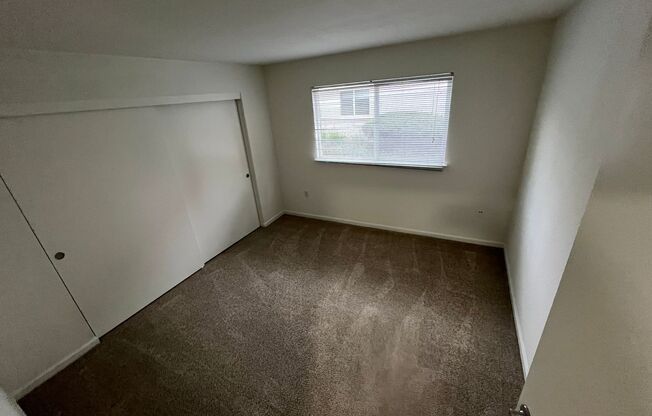 2 beds, 1 bath, 848 sqft, $1,900, Unit 1807