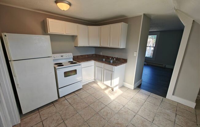 2 beds, 1 bath, $995