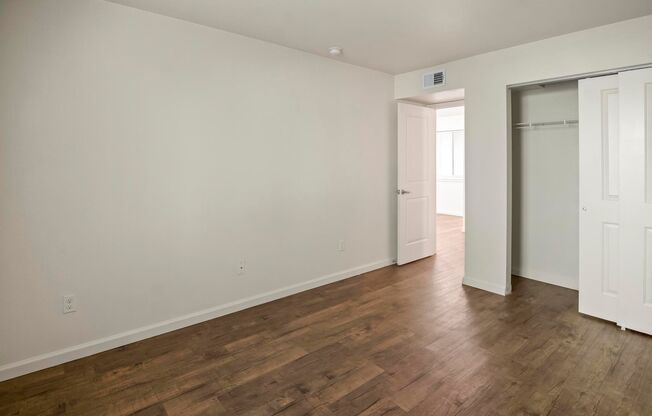 1 bed, 1 bath, 700 sqft, $1,000, Unit 11100 J