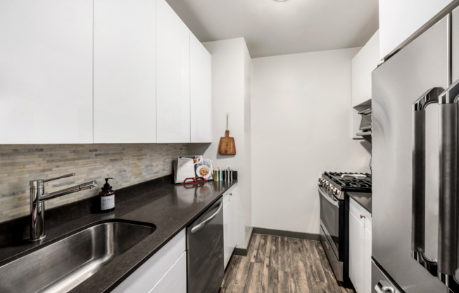 Studio, 1 bath, 625 sqft, $4,200, Unit 525