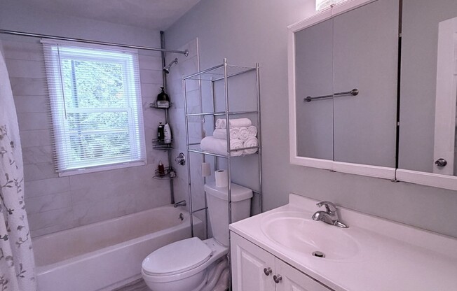 3 beds, 2 baths, 1,600 sqft, $6,300, Unit 201