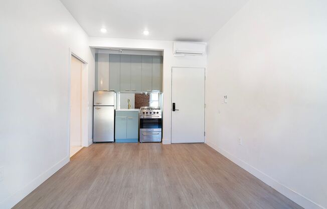 Studio, 1 bath, 223 sqft, $2,180, Unit 301