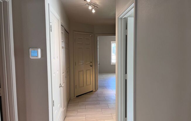 Adorable light and bright! 3Bedroom/2Bath Scottsdale Home!
