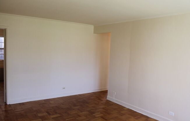 2 beds, 1 bath, $1,555, Unit 21E1