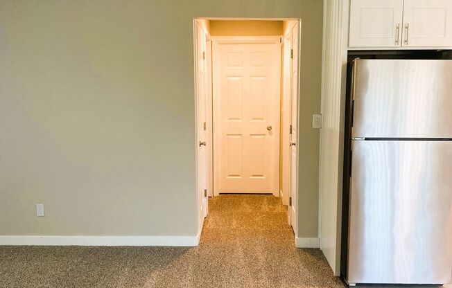 2 beds, 1 bath, 830 sqft, $1,435, Unit P-248
