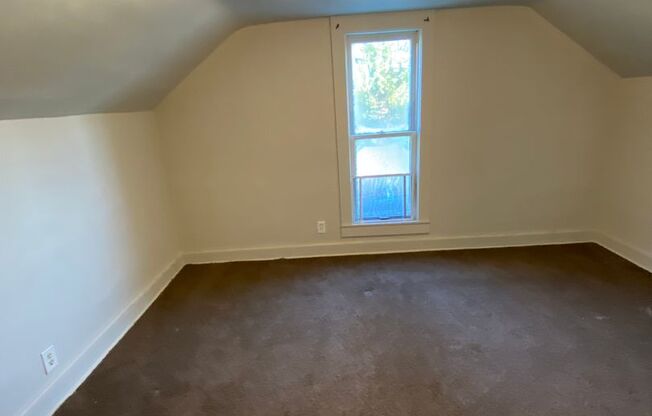 3 beds, 1.5 baths, $980