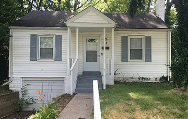 2 Bedroom 1 Bath with Attached Garage MOVE IN READY!