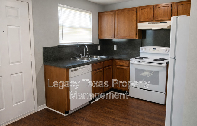 1409 COURTNEY PL