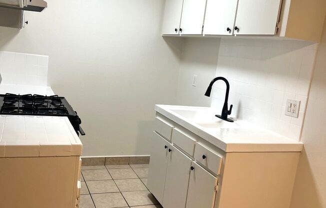 1 bed, 1 bath, $1,675, Unit 126