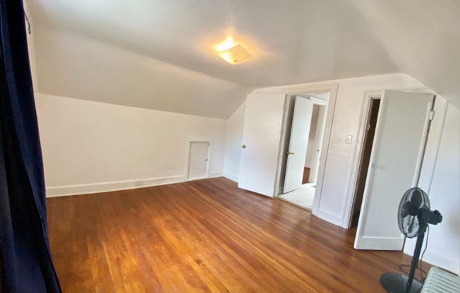 3 beds, 1 bath, $3,250