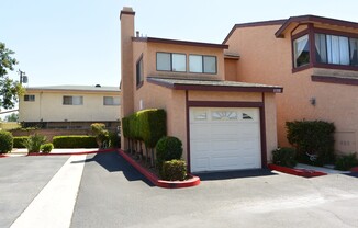 Lovely 2 BD 2.5 BA Two Story Townhouse