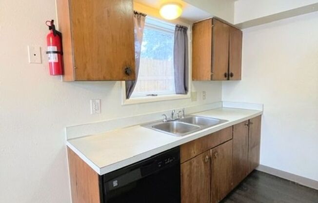 2 beds, 1 bath, $1,450, Unit 1