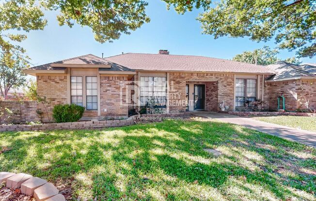 3 Bedroom Single-Story Home available For Rent in Dallas!