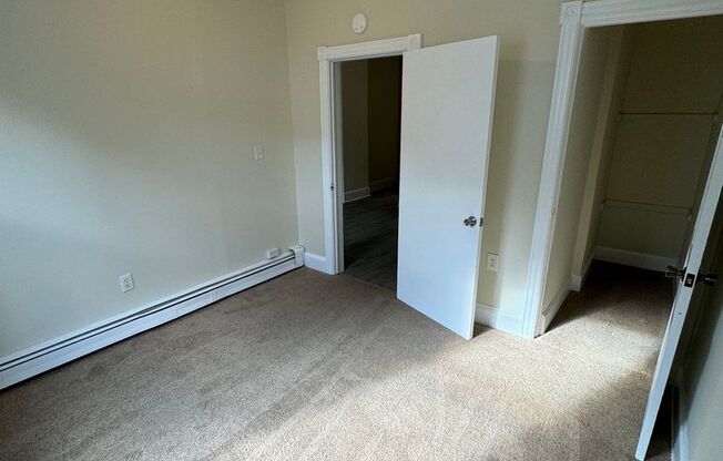 3 beds, 1 bath, $1,700, Unit Unit 2