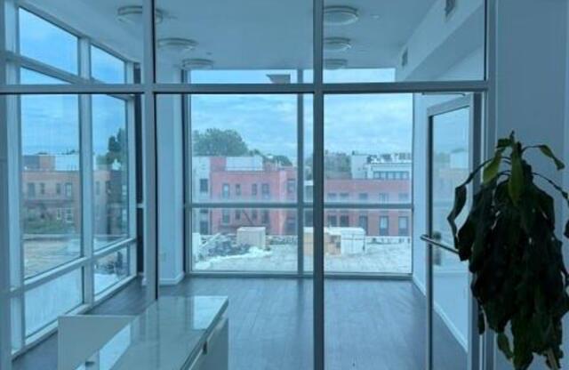 Studio, $5,000, Unit 5th floor