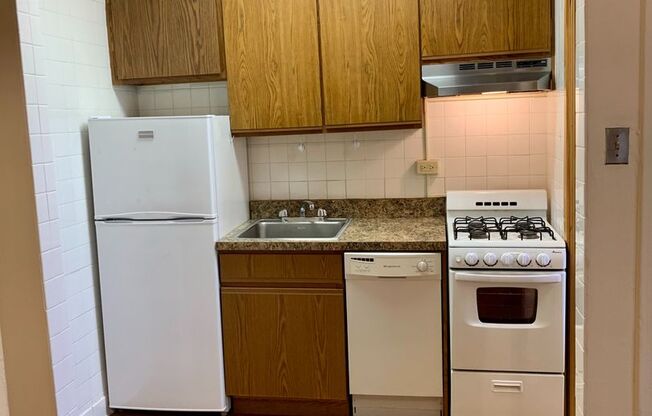Studio, 1 bath, 300 sqft, $1,435, Unit 644-411