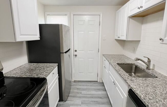 SEE IT NOW! Charming 1-Bed Home in North Kansas City – Spacious & Convenient!