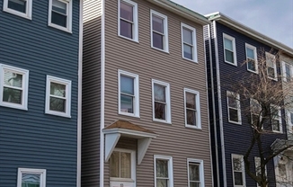 2 beds, 1 bath, 700 sqft, $2,600, Unit 2