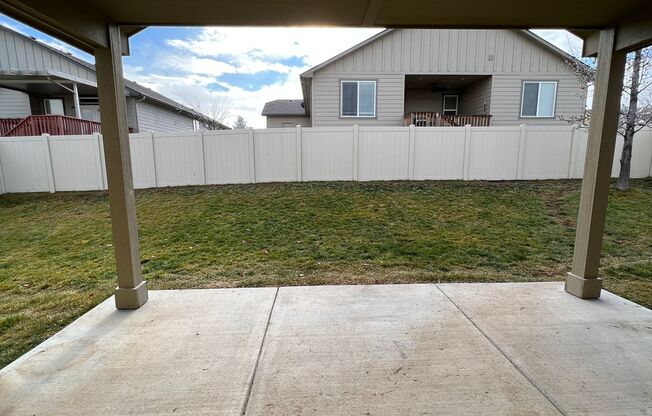 3 beds, 2 baths, $2,195