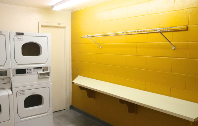 2 beds, 1 bath, 800 sqft, $895, Unit Unit 12