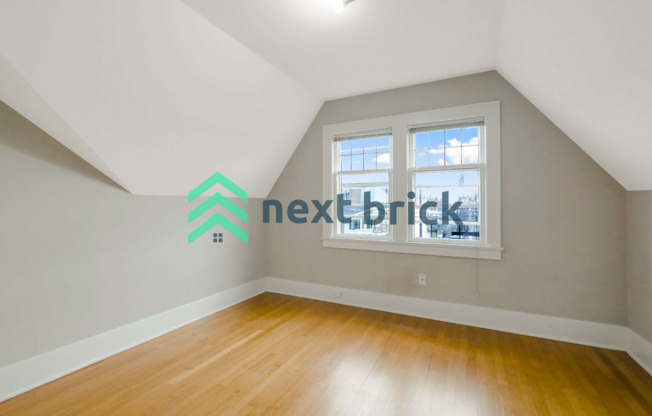 4 Beds and 3 Baths Queen Anne Craftsman House Available for Rent!