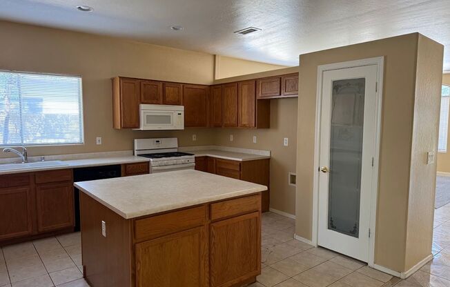Beautiful Home for Rent in Tolleson! **NEW CARPET**