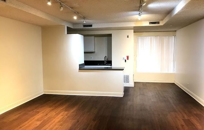 Studio, 1 bath, 600 sqft, $2,498, Unit 105