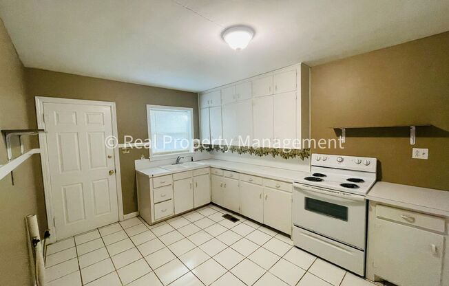 2 beds, 1 bath, $825