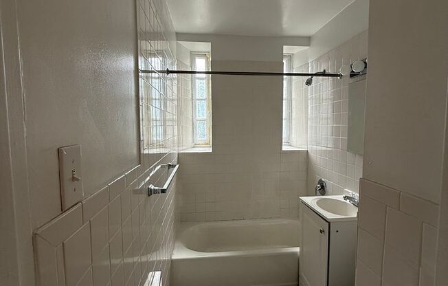 Studio, 1 bath, 413 sqft, $1,325, Unit Royal York 508