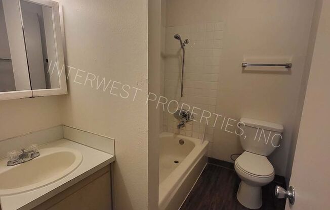 2 beds, 1.5 baths, 852 sqft, $1,450, Unit 003