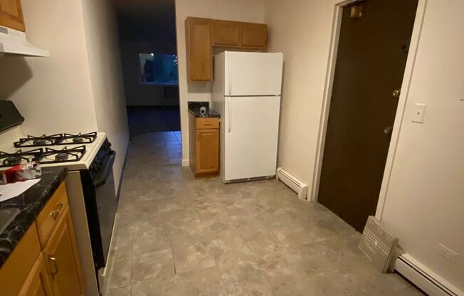 2 beds, 1 bath, 975 sqft, $1,795, Unit 2B