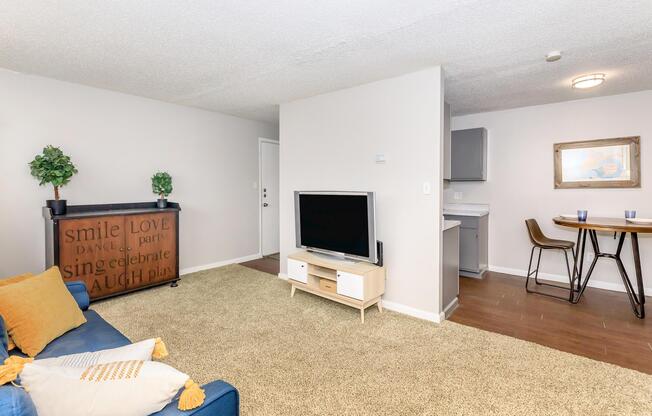 1 bed, 1 bath, 560 sqft, $641