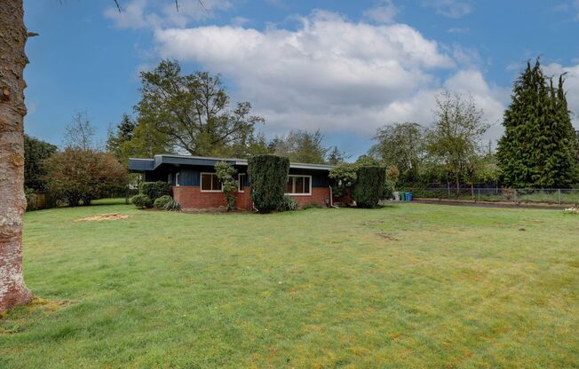 Large Renton Highlands Rambler with Grand Yard!