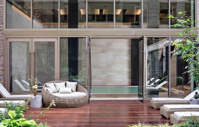 505 W 43 ST
