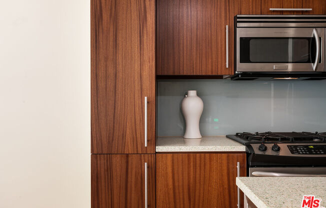 1 bed, 1 bath, 860 sqft, $3,200, Unit 407