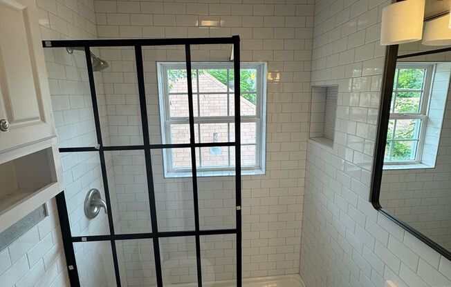1 Bed / 1 Bath Close to the Plaza