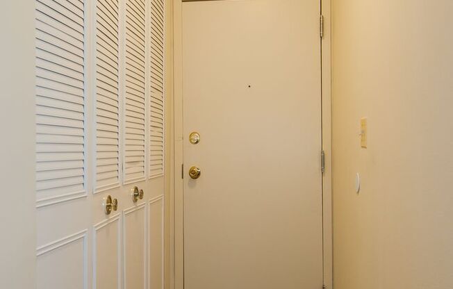 1 bed, 1 bath, 700 sqft, $1,725, Unit 220