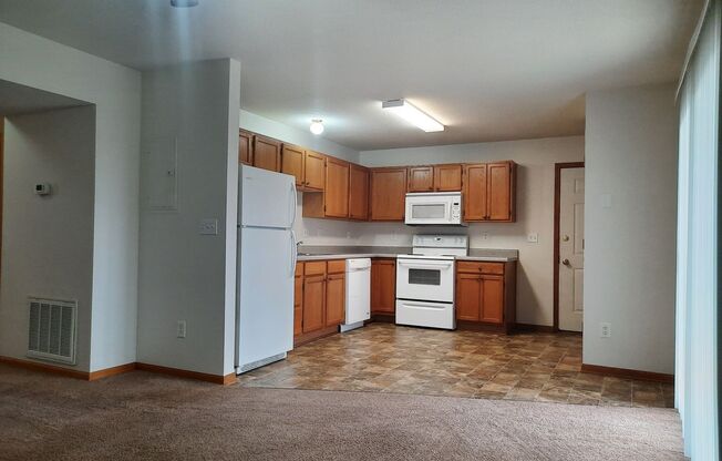 2 beds, 2 baths, 850 sqft, $985, Unit 304
