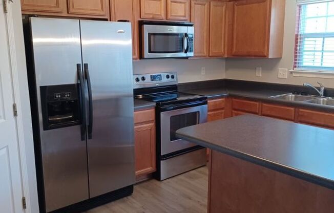 Awesome Location. South Nashville Townhome. Washer & Dryer.