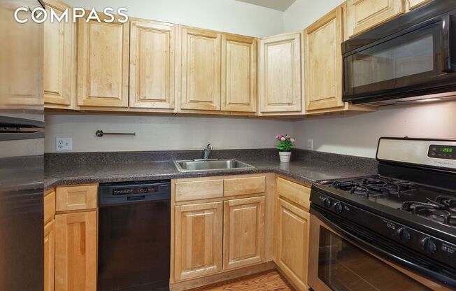 229 E 24 ST