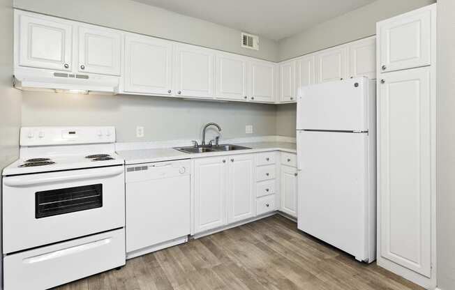 SITE Scottsdale Apartments Classic Kitchen with White Cabinets and Appliances