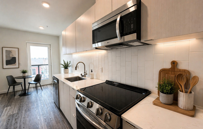 Studio, 1 bath, 278 sqft, $1,950, Unit 503