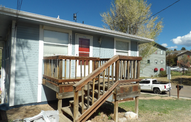 1633 Manitou Blvd