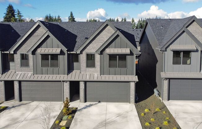 End Unit Luxury Townhome for Lease at the Courtyards at Hidden Crest - 6958 NE 131st Way