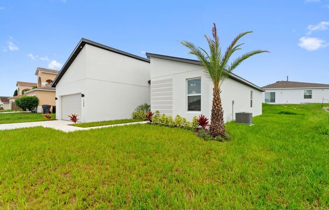 Deposit-Free! Modern, energy efficient home with ALL of the upgrades! Poinciana, FL