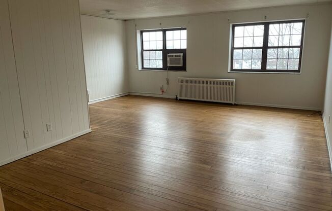 Studio, 1 bath, 487 sqft, $1,275, Unit Fifth 303