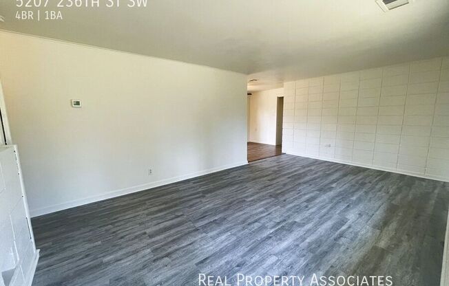 5207 236 ST SW