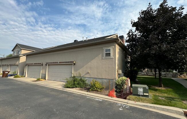 3 Bedroom 3.5 Bathroom In Lehi Traverse Mountain.